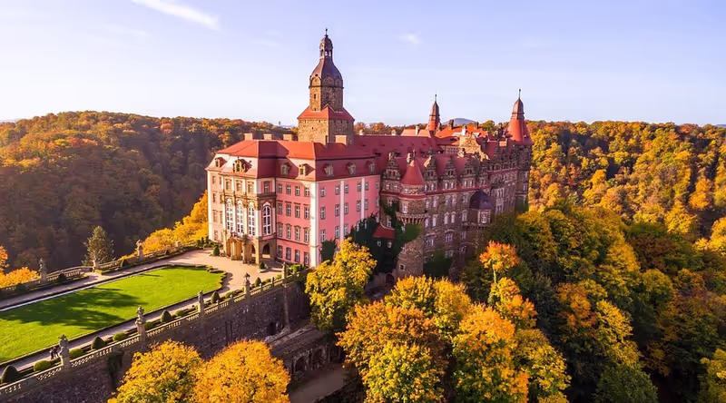 Prague Private Tour - Third largest castle in Poland, built in the 13th.