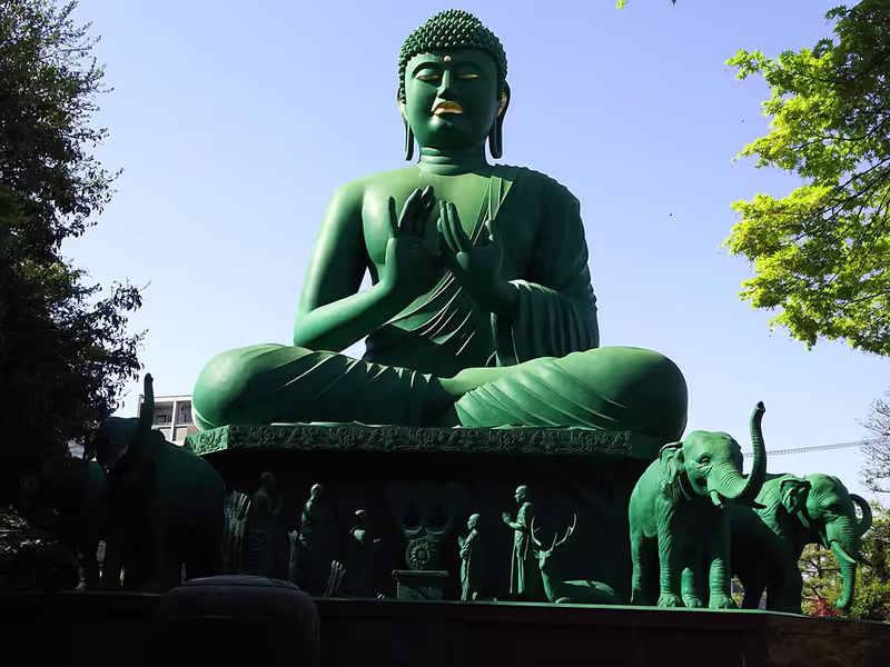 Nagoya Private Tour - the giant green Buddha statue at Togan-ji