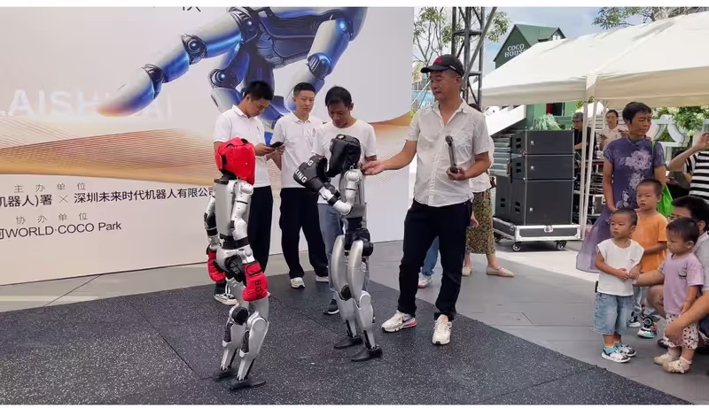 Shenzhen Private Tour - Operating humanoid robot boxing