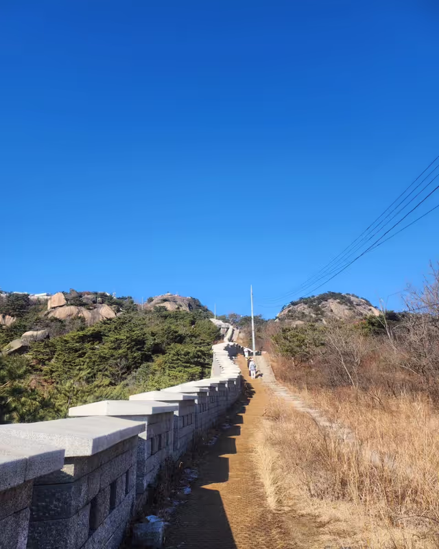 Seoul Private Tour - Look at this traditional city wall inside mountain