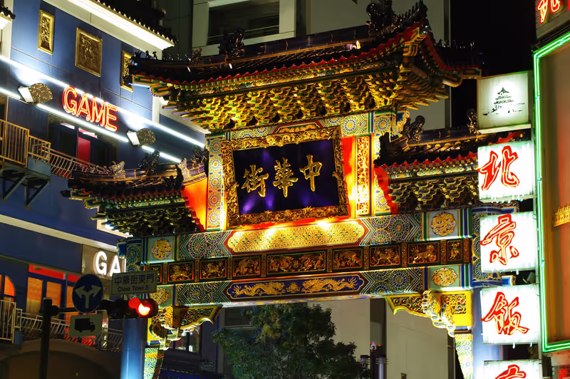 Yokohama Private Tour - Chinatown Entrance Gate
