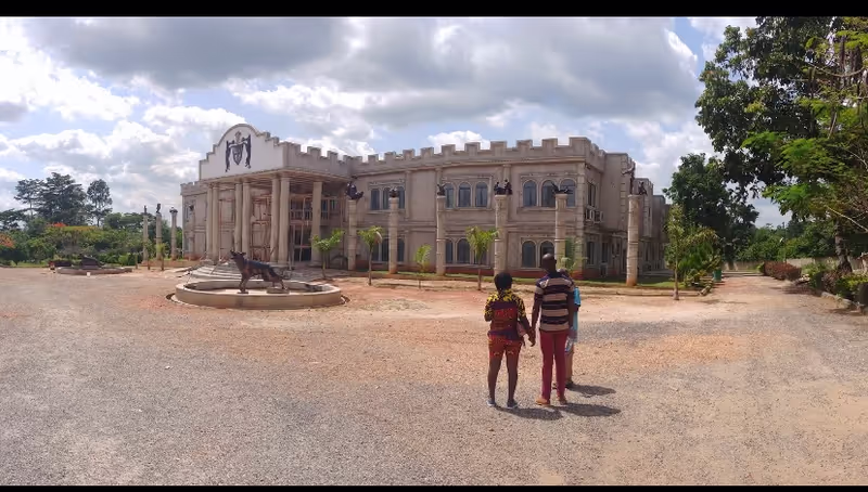 Central Private Tour - Assin kushea Palace