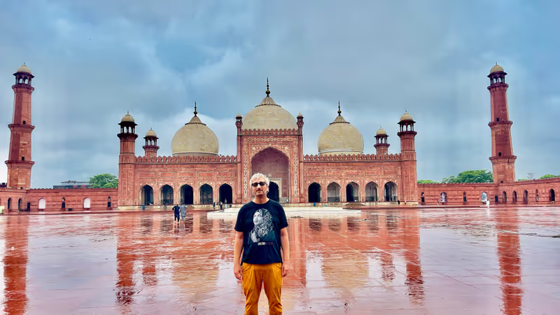 Islamabad Private Tour - Badshahi Mosque