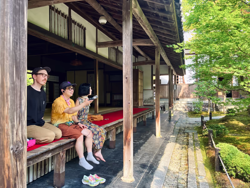 Kyoto Private Tour - Me and a couple of guests recording sound
