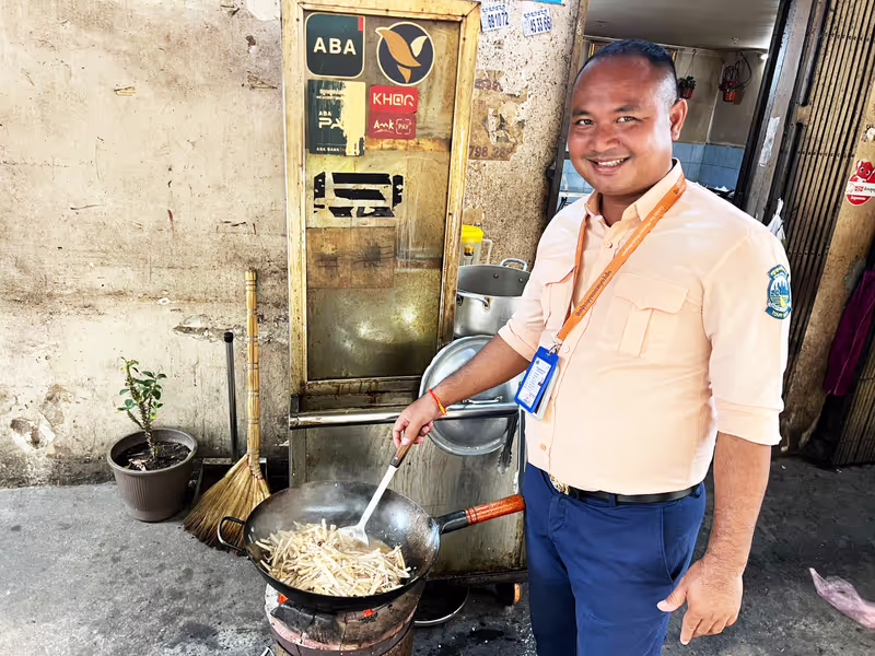 Phnom Penh Private Tour - Local Cooking Street Foods on Alleyway
