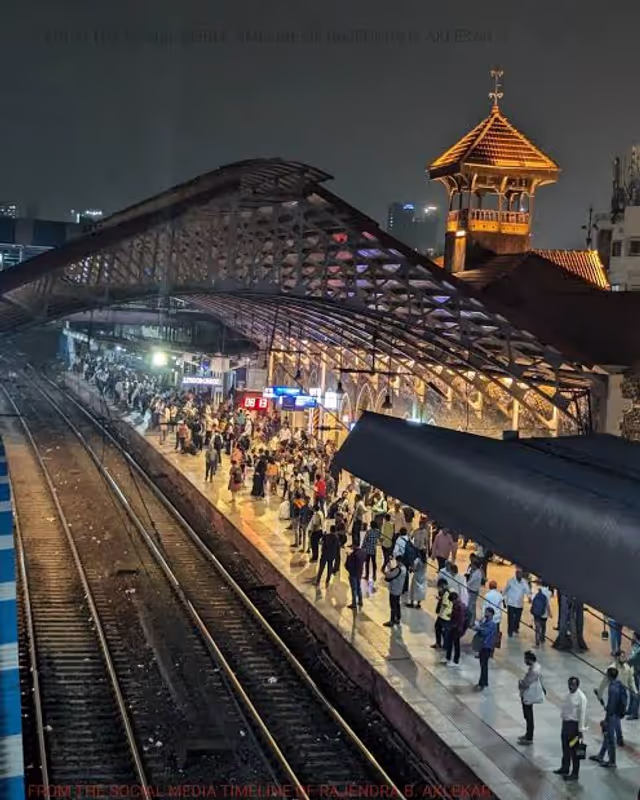 Mumbai Private Tour - Local railways