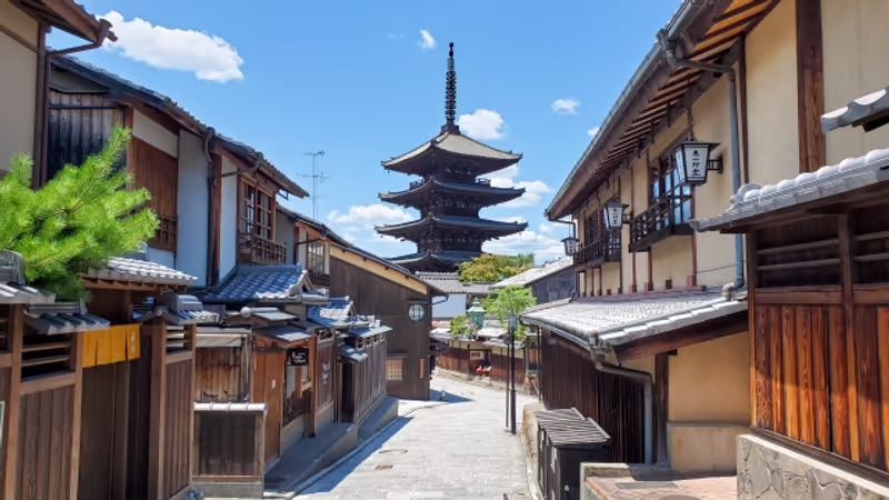Kyoto Private Tour - Traditional wooden houses in Gion