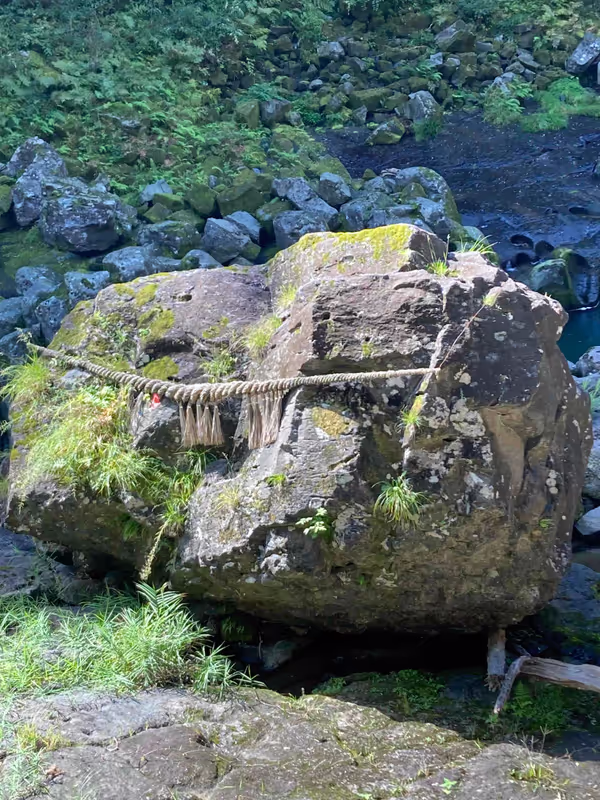 Fukuoka Private Tour - 200-ton boulders in the gorge