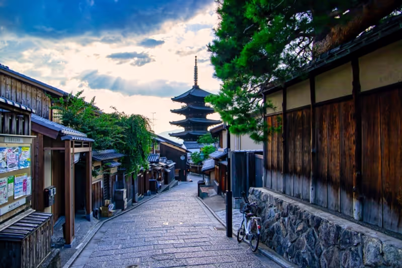 Kyoto Private Tour - Traditional wooden houses in Gion