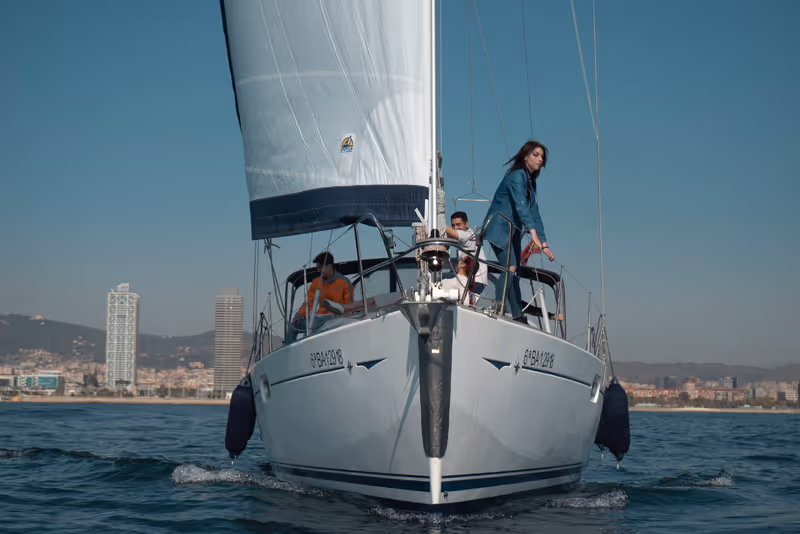 Barcelona Private Tour - sailing with sails