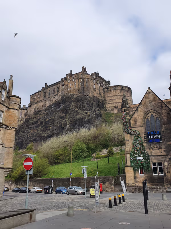 Edinburgh Private Tour - Edinburgh Castle from The Grassmarket