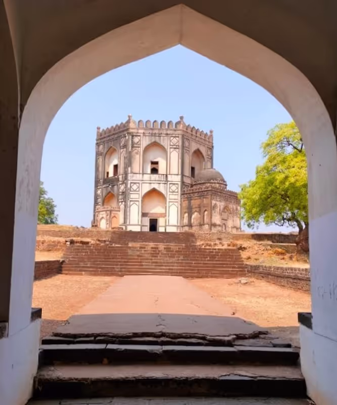 Hyderabad Private Tour - Choukhandi( sufi Saint tomb)