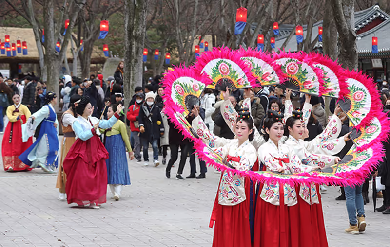 Seoul Private Tour - Fan dancing