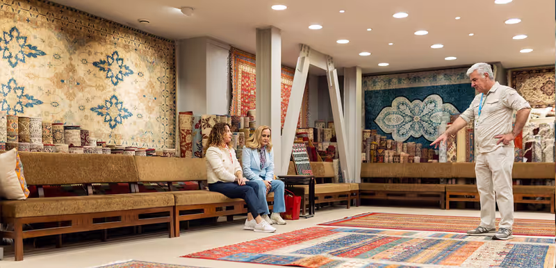 Istanbul Private Tour - Learning about rugs