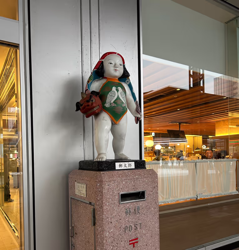 Kanazawa Private Tour - Meeting, Yutaro statue, in front of the west exit