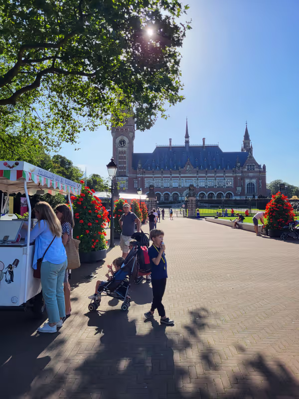 Amsterdam Private Tour - Delicious Dutch ice cream at a street stall