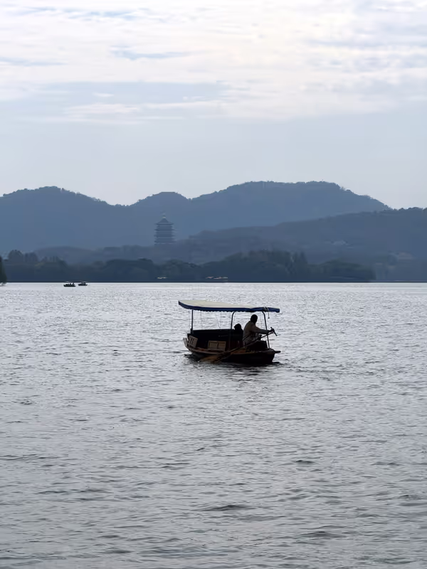 Hangzhou Private Tour - Boat Cruise_Hand Rowed