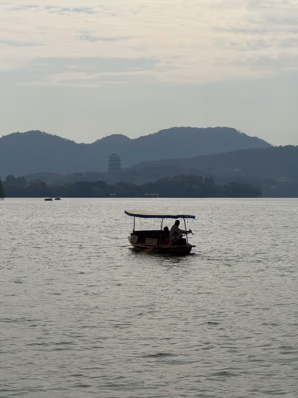 Hangzhou Private Tour - Boat Cruise_Hand Rowed