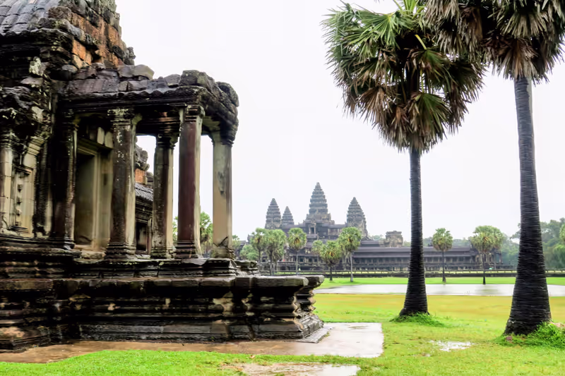 Siem Reap Private Tour - Angkor Wat, from The south of the Library