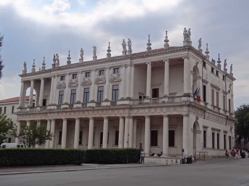 Vicenza Private Tour - Palazzo Chiericati - Piazza Matteotti