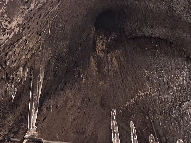 Yamanashi Private Tour - Stalactites and stalagmites