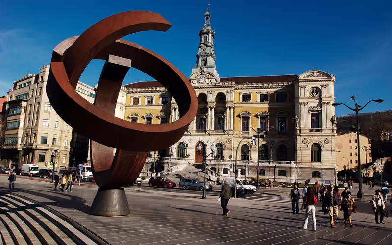 Bilbao Private Tour - Town Hall and Basque sculptures