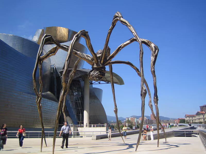 Bilbao Private Tour - Guggenheim and close by monuments