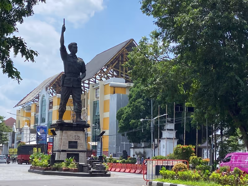 Surakarta Private Tour - Main street view