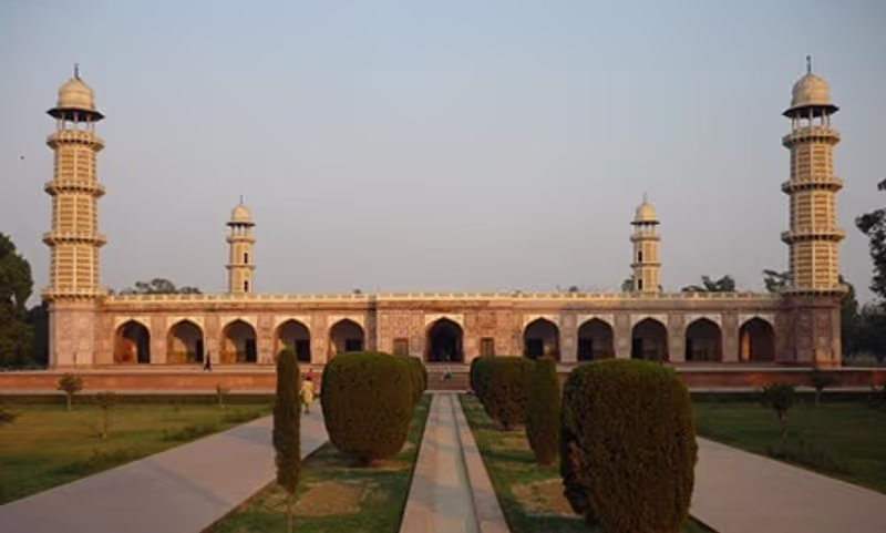 Lahore Private Tour - Jehangir's Tomb