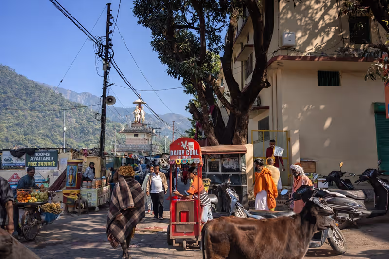 Rishikesh Private Tour - Walking Along the Ganges