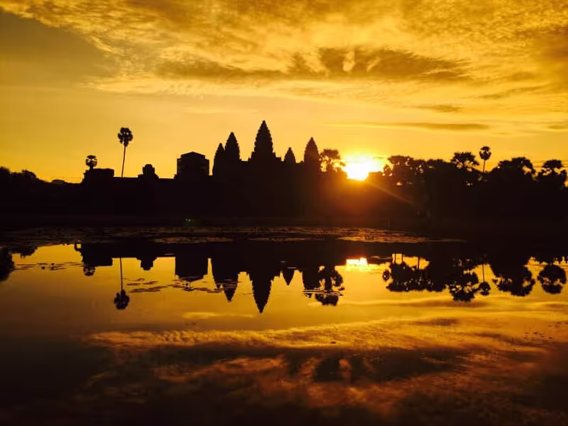 Siem Reap Private Tour - Angkor Sunrise cycling tour