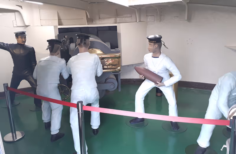 Tokyo Private Tour - Take the command of the Battleship