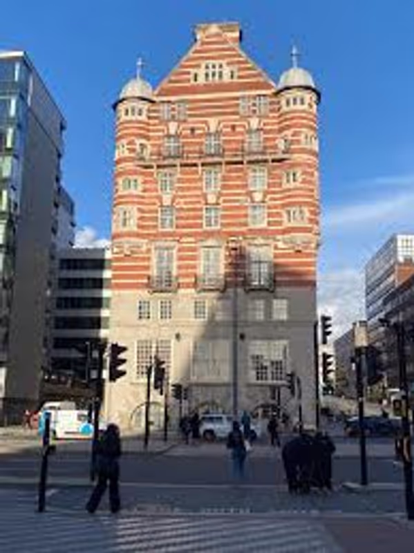 Liverpool Private Tour - Liverpool Titanic White Star Building