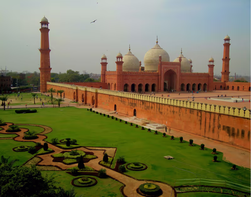 Lahore Private Tour - Badshahi Mosque