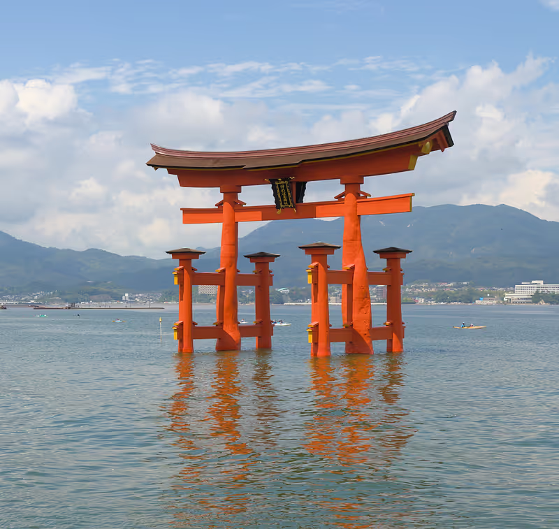 Hiroshima Private Tour - The Great Torii Gate Miyajima
