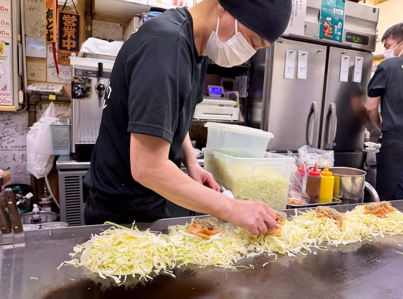 Hiroshima Private Tour - Lunch at Okonomiyaki Village