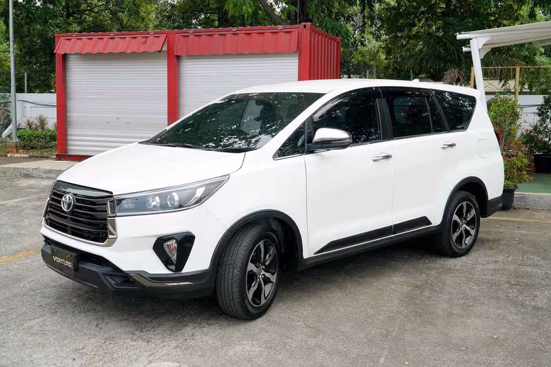 Varanasi Private Tour - TOYTA INNOVA CRYSTA