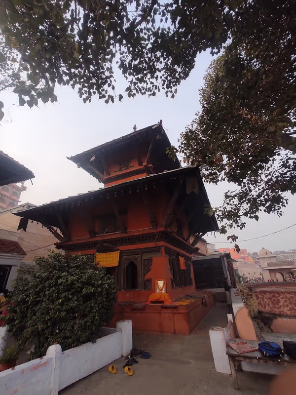 Varanasi Private Tour - Wooden temple