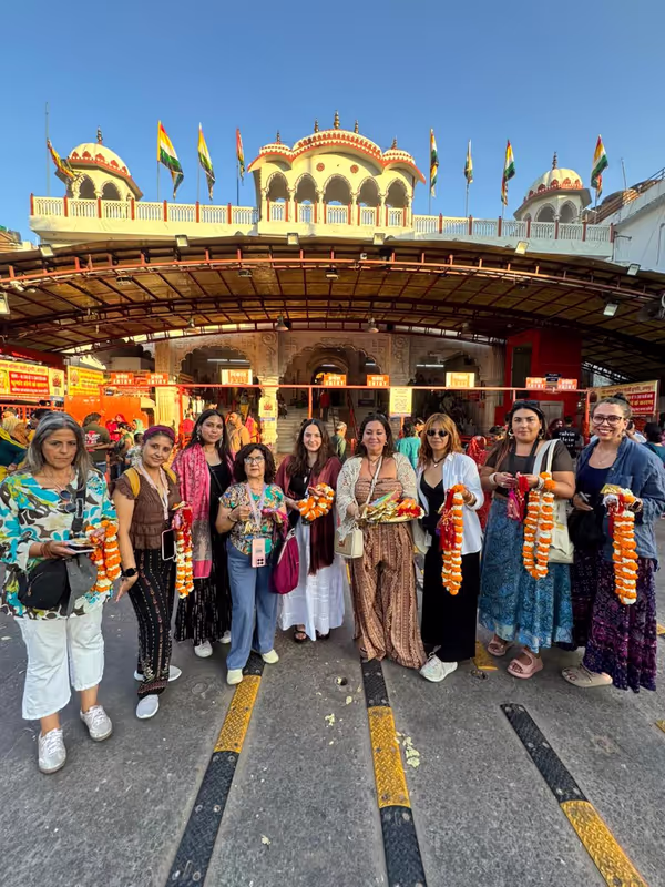 Jaipur Private Tour - Hanuman Temple With Guest