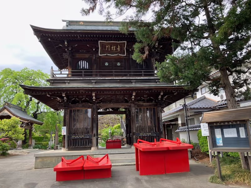 Nagano Private Tour - Tokoji Temple (Giant Geta Sandals in front)