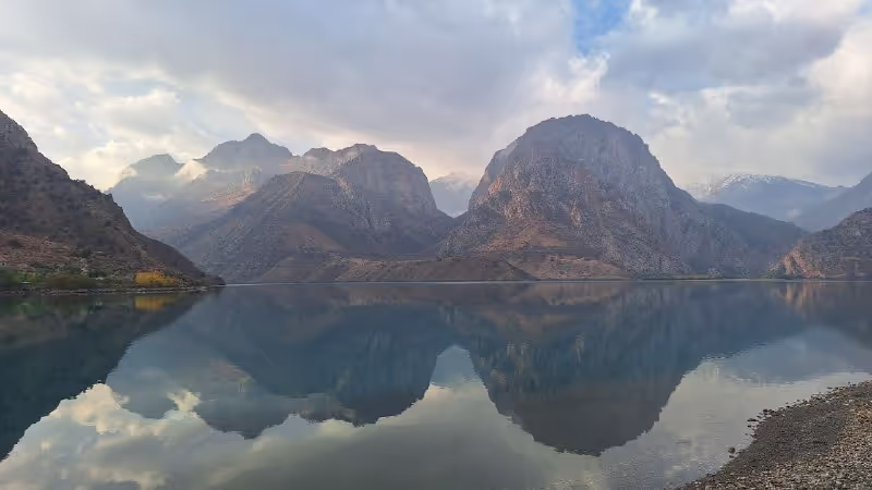 Sughd Private Tour - View of Iskandarkul on cloudy days