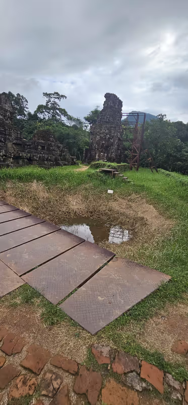 Da Nang Private Tour - The bomb crater