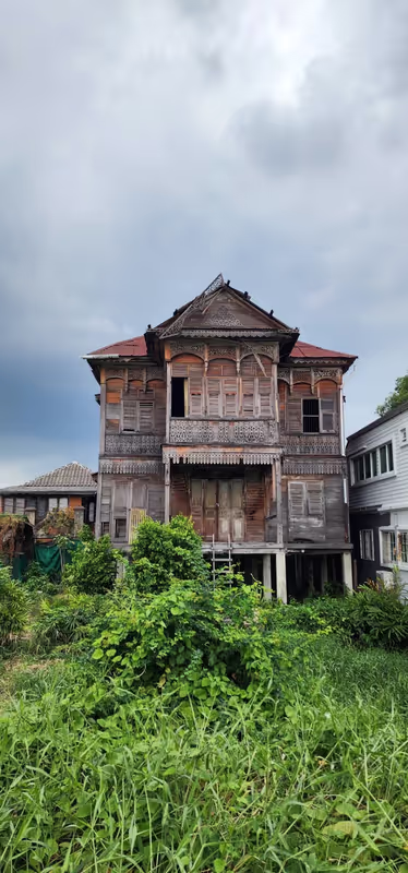 Bangkok Private Tour - The timeless Gingerbread House.