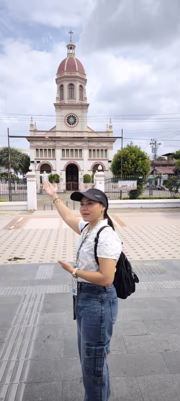 Bangkok Private Tour - Your friendly guide at the historic church
