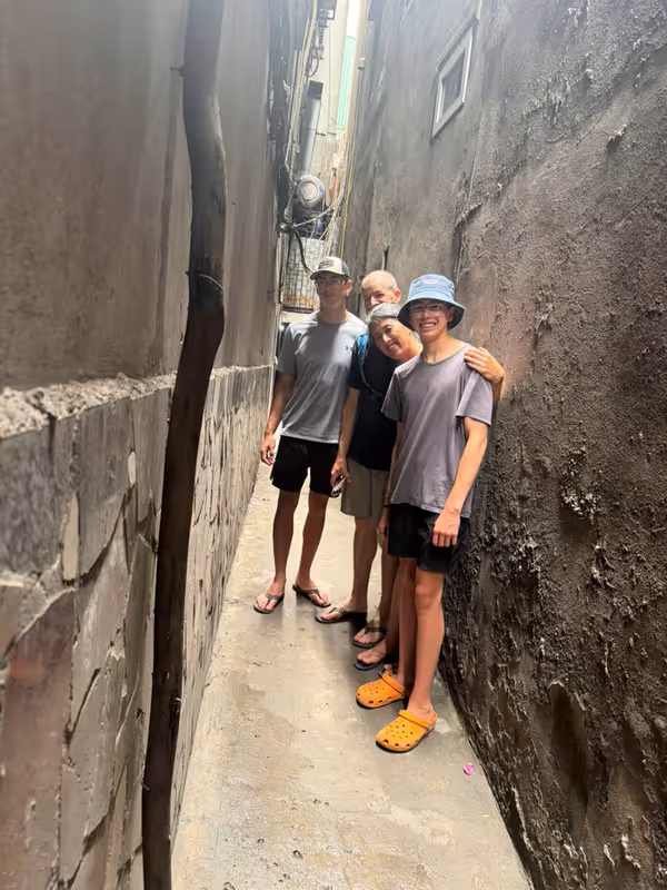 Hanoi Private Tour - small alleys