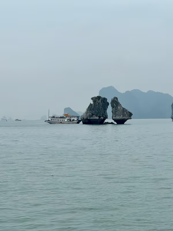 Hanoi Private Tour - Chicken rocks