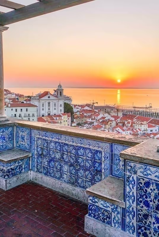 Lisbon Private Tour - Miradouro Santa Luzia