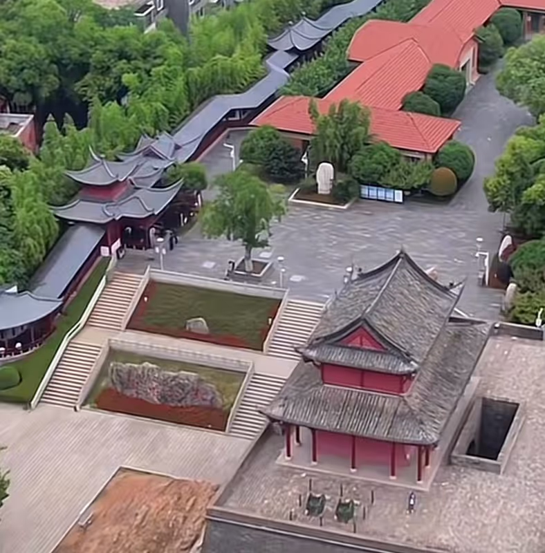 Wuhan Private Tour - Uprising Gate