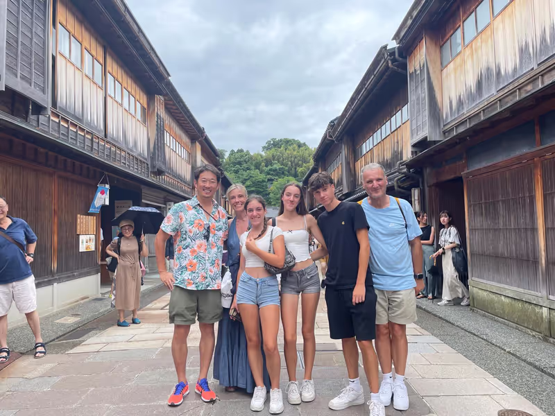 Toyama Private Tour - with Ilatian family in 2025
