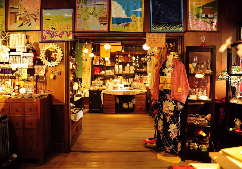 Otaru Private Tour - aisho Glass Kanzashi-ya (Traditional Hairpins)